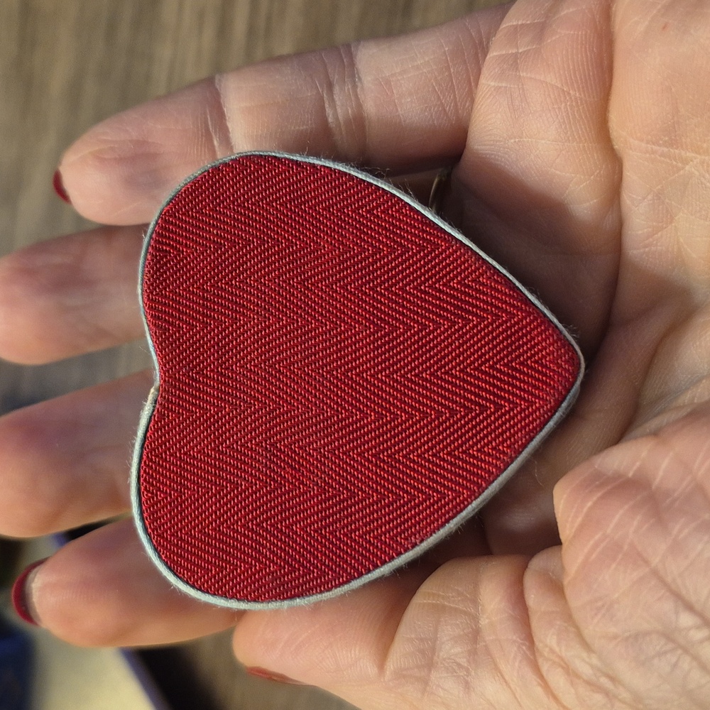 Vintage 80s Satin Covered Heart shaped Trinket Box - Picture 2 of 7